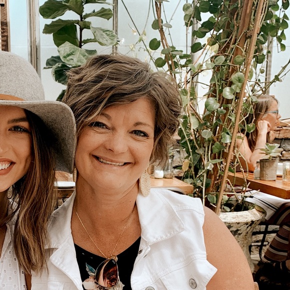 Meet your Posher, Miriam - Picture 1 of 1